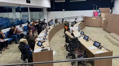 Vereadores de Taubaté aprovam projeto de anistia de juros e multas para devedores Vereadores de Taubaté aprovam projeto de anistia de juros e multas para devedores