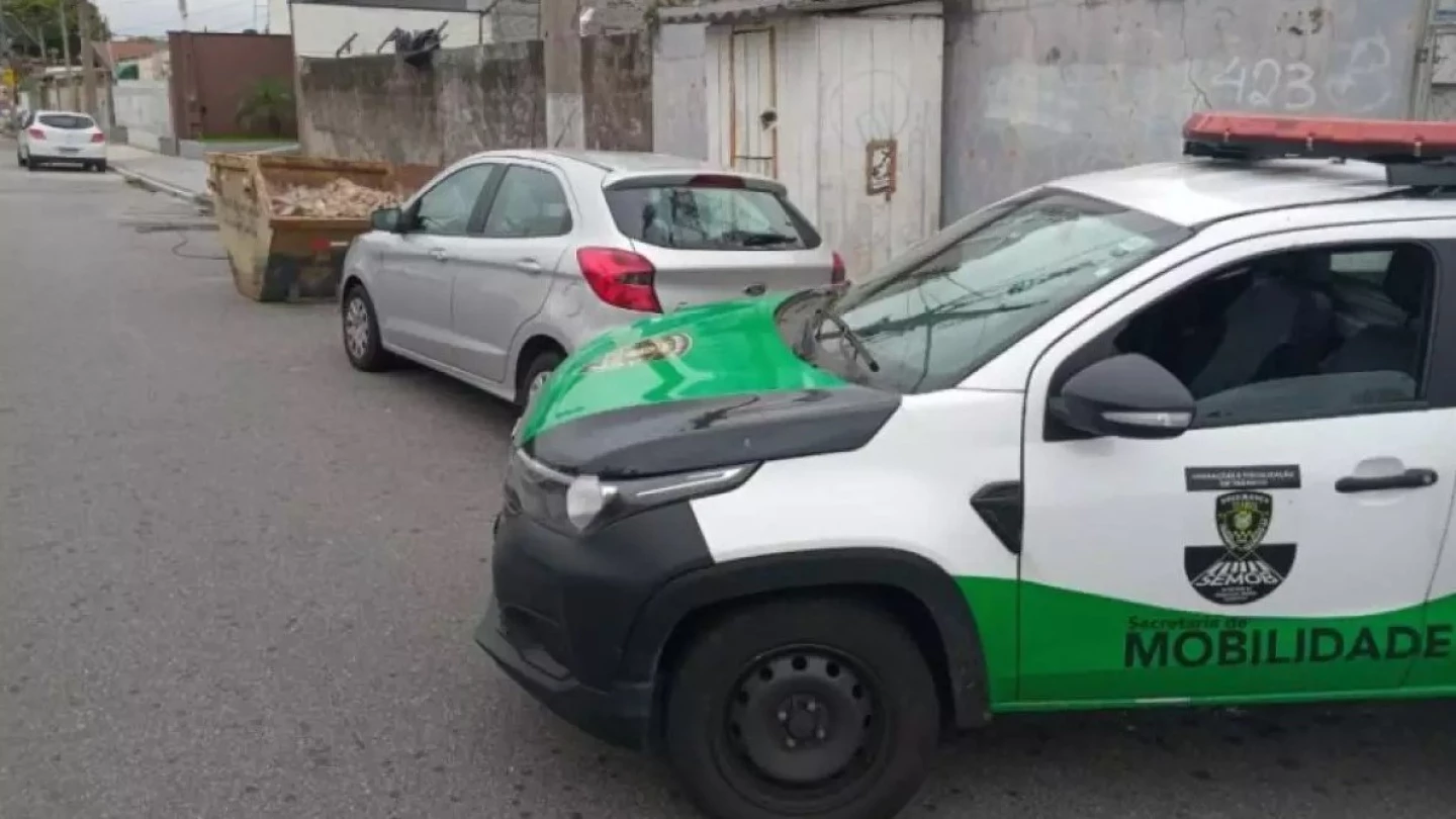 Agentes de trânsito recuperam carro furtado em Taubaté