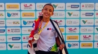 Aos 14 anos, aluna da rede municipal conquista duas medalhas de prata nos Jogos Escolares Brasileiros Aos 14 anos, aluna da rede municipal conquista duas medalhas de prata nos Jogos Escolares Brasileiros