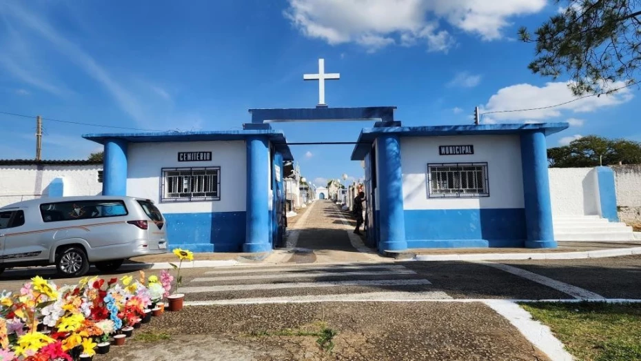 Cemitérios municipais terão horários estendidos neste final de semana de Finados Cemitérios municipais terão horários estendidos neste final de semana de Finados