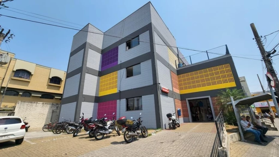 Prefeitura conclui revitalização da área externa do Shopping Popular