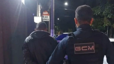 GCM de Taubaté prende suspeito de furto de fiação após ação flagrada por câmeras do CGI