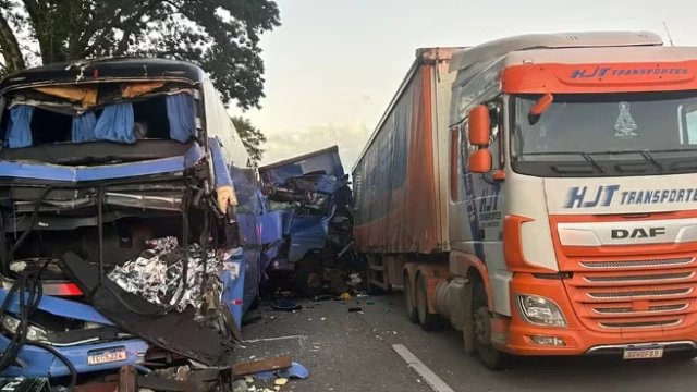 Acidente na Dutra: Motorista alega que freios de caminhão falharam antes de colisão com veículos