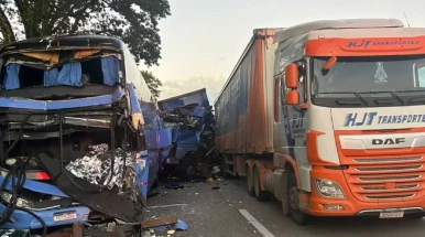 Acidente na Dutra: Motorista alega que freios de caminhão falharam antes de colisão com veículos