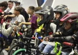 Caravana Esportiva leva crianças do Projeto Esperança para vivência no BMX Freestyle