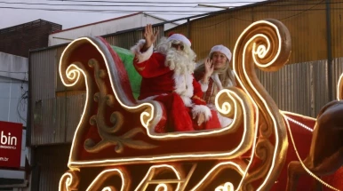 Taubaté realiza Desfile de Natal com percurso em bairros das partes alta e baixa da cidade