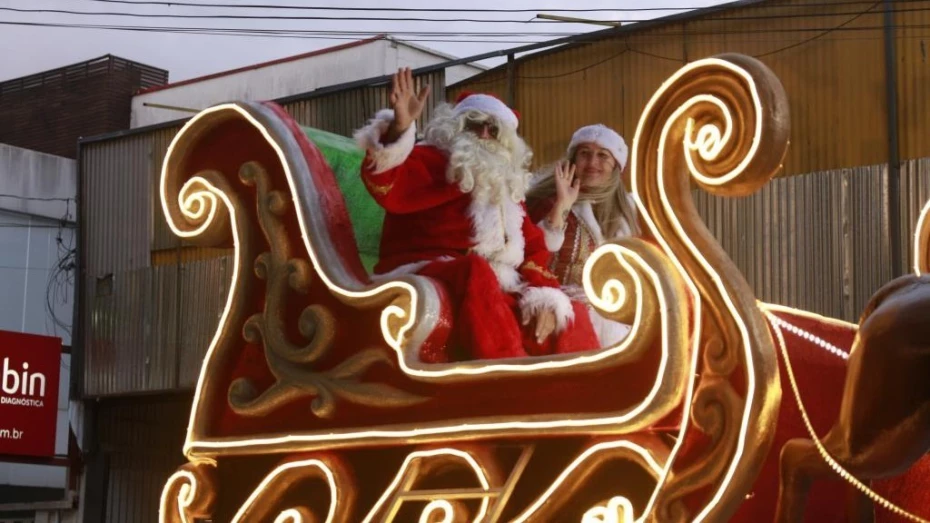 Taubaté realiza Desfile de Natal com percurso em bairros das partes alta e baixa da cidade