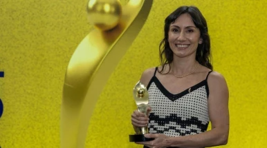 Atleta da equipe de Taubaté, Marina Dias é homenageada no Prêmio Brasil Paralímpico 2025