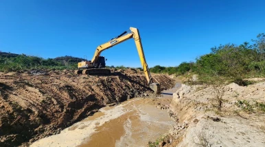 Taubaté intensifica desassoreamentos em córregos para melhorar sistema de drenagem