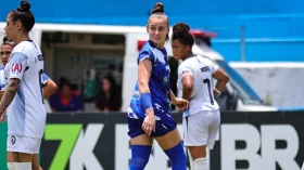 AD Taubaté renova com a zagueira Jissele