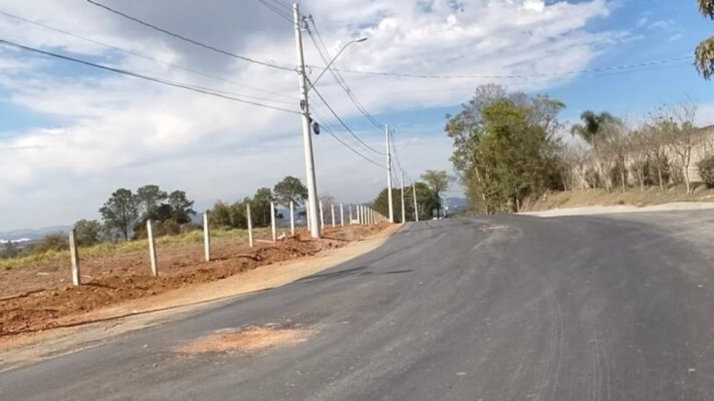 Motociclista morre ao colidir com carro na zona rural de Taubaté