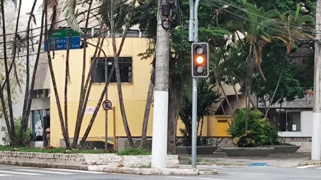 Taubaté chega à quinta e última fase da implantação do amarelo intermitente em cruzamentos da cidade