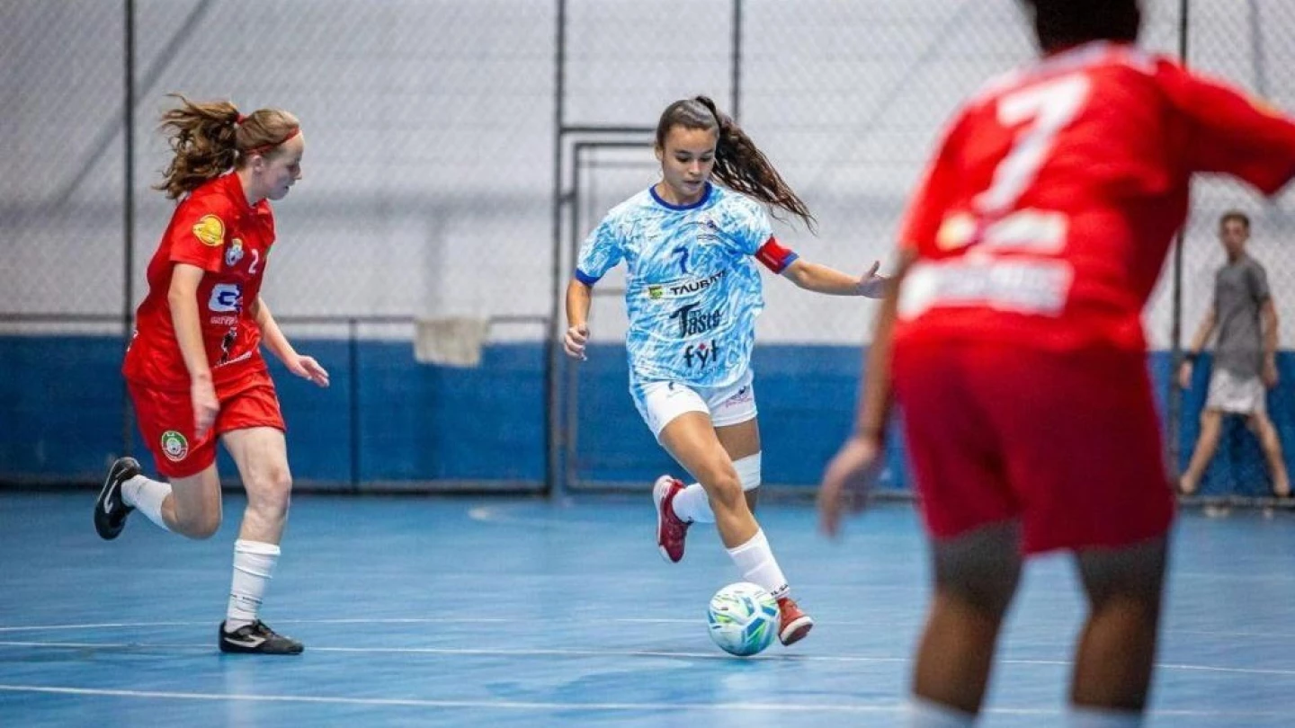Seletiva de futsal feminino abre vagas para categorias de base em Taubaté