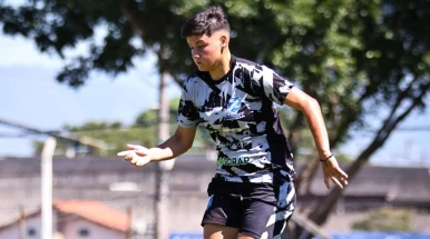 Cria da base, Ana Júlia seguirá na AD Taubaté 