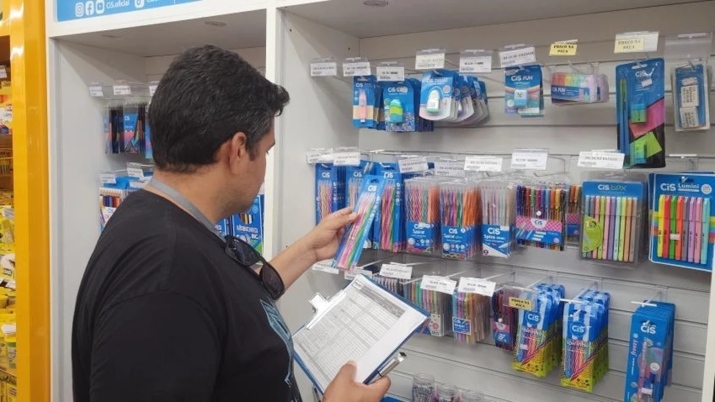 Procon de Taubaté divulga pesquisa de preços de material escolar e orientações à população