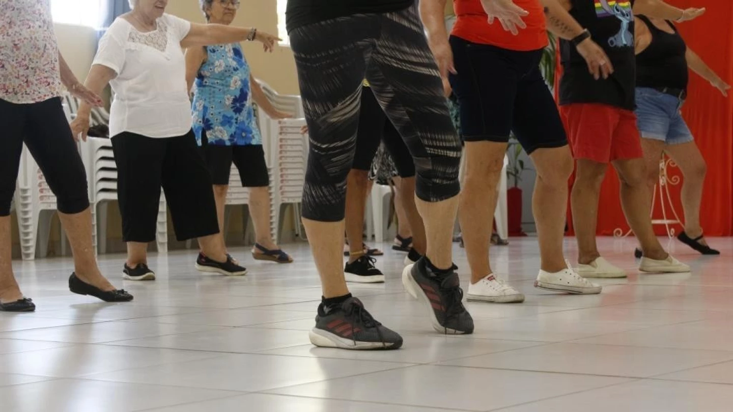 CCI Vila Marli realiza aulas abertas ao público do curso 'Samba no Pé'