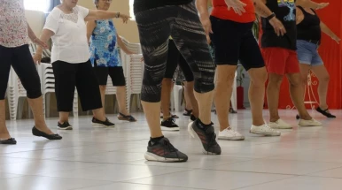 CCI Vila Marli realiza aulas abertas ao público do curso 'Samba no Pé'