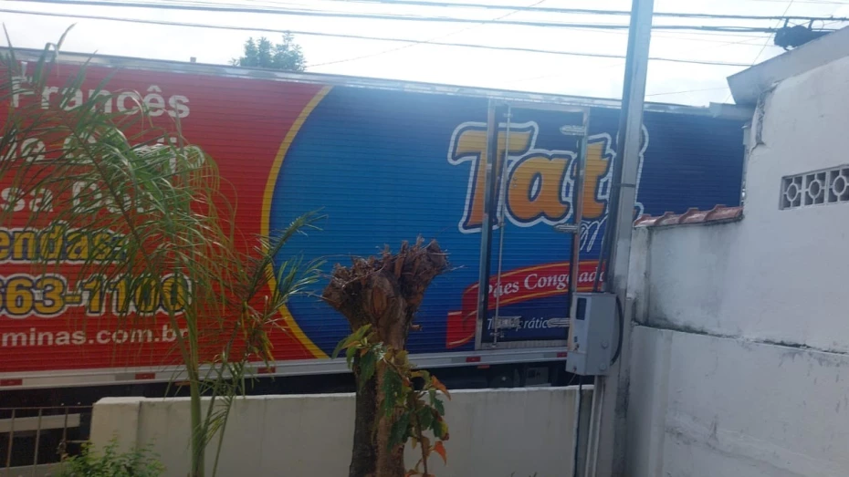 Moradores de Taubaté relatam dois incidentes com caminhões em rua próxima à Avenida Independência