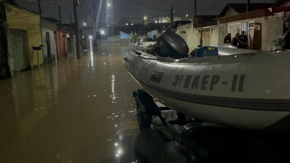 Prefeitura realiza força-tarefa para atendimento à famílias afetadas pela chuva no Santa Tereza