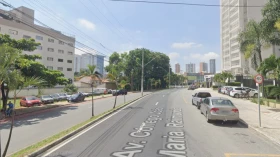 Homem de 55 anos morre após bater motocicleta em poste, em Taubaté