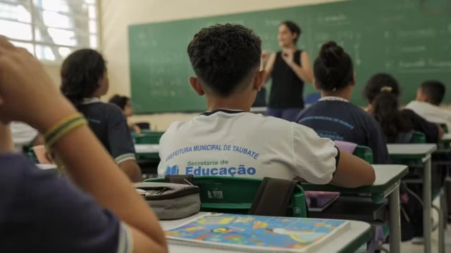 Justiça suspende processo seletivo para professores temporários em Taubaté