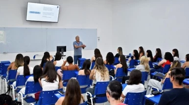 UNITAU abre mais de 20 vagas para professor em Caraguá e Taubaté