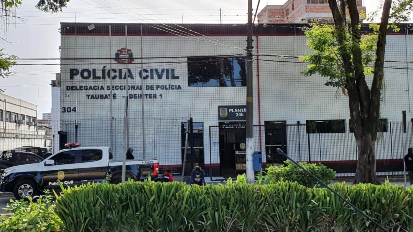 Homem é encontrado morto com tiro na cabeça ao lado de moto em Taubaté