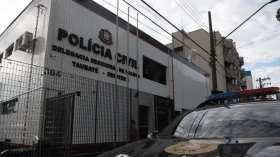 Mulher morre e dois homens ficam feridos em batida entre motos em Taubaté