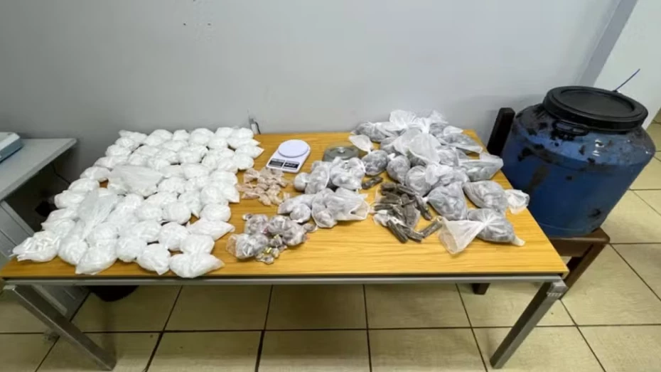 GCM apreende mais de 2 mil porções de drogas enterradas em área de mata em Taubaté