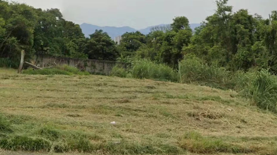 Corpo de homem é encontrado amarrado a árvore em área de mata em Taubaté