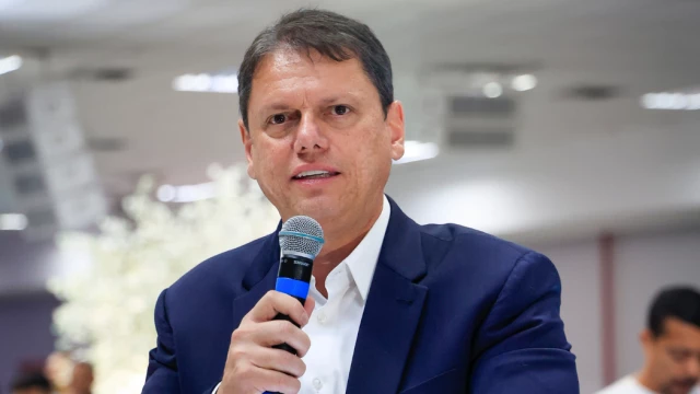 Tarcísio anuncia R$ 15 milhões para ala materno-infantil do HMUT em Taubaté