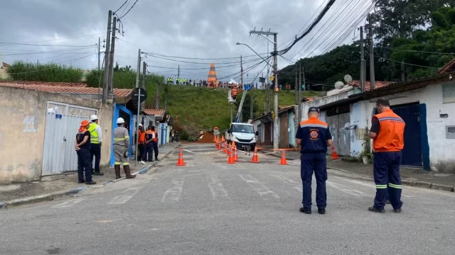 Após enchente que atingiu 120 casas, Taubaté realiza simulado de deslizamento no Jardim Santa Tereza