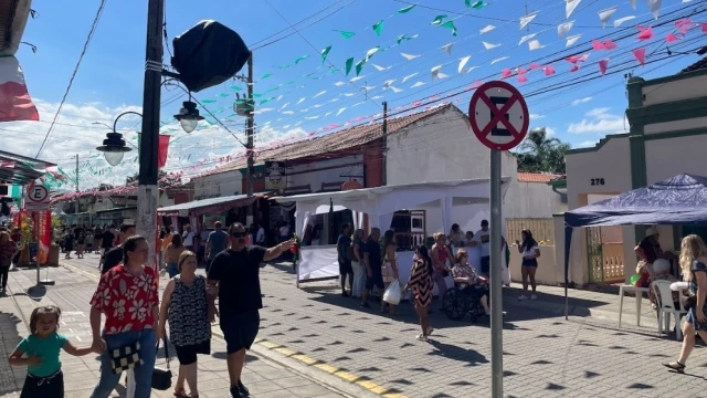Feriado aumenta movimento na Festa de Quiririm em Taubaté