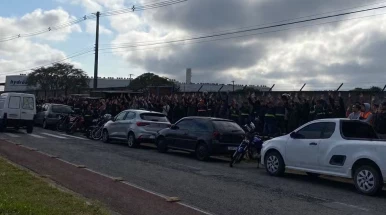 Funcionários da Alstom e Zeentech aprovam estado de greve em Taubaté
