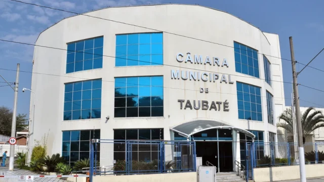Câmara de Taubaté aprova reforma administrativa e recria 108 cargos comissionados