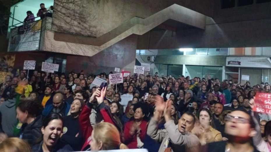 Servidores de Taubaté aprovam greve e paralisação deve começar na terça-feira (2)