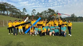 Estudantes de Taubaté se destacam em desafio de miniplanadores da Embraer
