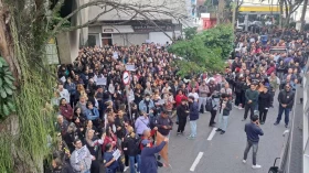 Servidores entram em greve e ato afeta escolas e atendimento na Prefeitura de Taubaté