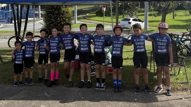 Taubaté Cycling Team conquista cinco pódios no Urban Challenge 2026 em São José dos Campos