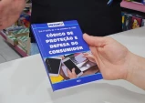Procon Taubaté orienta comerciantes sobre venda de exemplares impressos do Código de Defesa do Consumidor