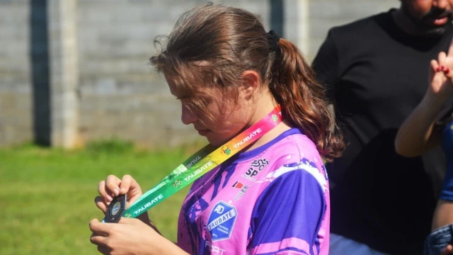 Projeto de futebol feminino realiza atividade inspirada na Copa do Mundo em Taubaté