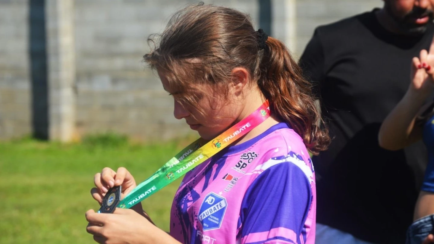 Projeto de futebol feminino realiza atividade inspirada na Copa do Mundo em Taubaté
