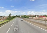 Engavetamento entre caminhão e carros deixa três feridos na Dutra, em Taubaté