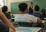 Reposição de aulas começa durante recesso escolar em Taubaté para compensar dias perdidos na greve