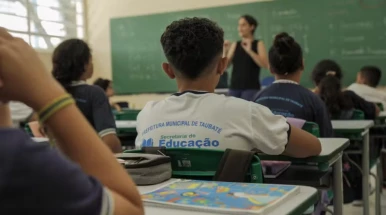 Reposição de aulas começa durante recesso escolar em Taubaté para compensar dias perdidos na greve