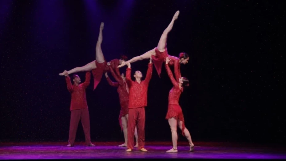 Alunos da Escola Maestro Fêgo Camargo representam Taubaté no Festival de Dança de Joinville