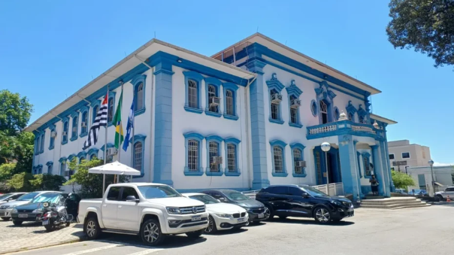 Padrasto acusado de matar enteado de 2 anos é julgado pelo Tribunal do Júri em Taubaté