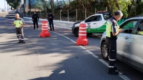 Fiscalização de trânsito remove sete veículos irregulares em Taubaté