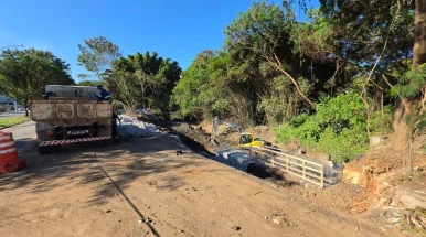 Prefeitura inicia obra para conter erosão às margens do Córrego do Convento Velho em Taubaté