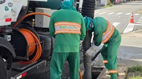 Cerca de 19 toneladas de lixo são retiradas em Taubaté durante limpeza de bocas de lobo